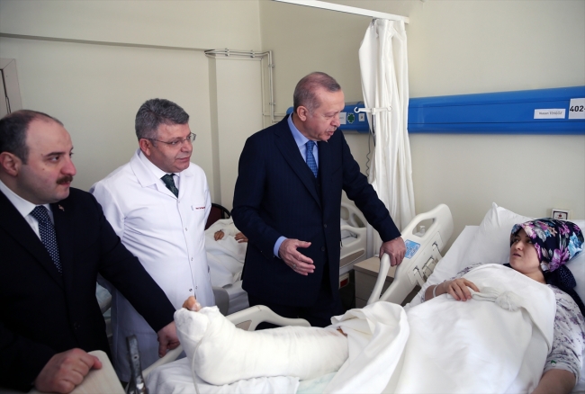 Cumhurbaşkanı Erdoğan yaralıları ziyaret etti